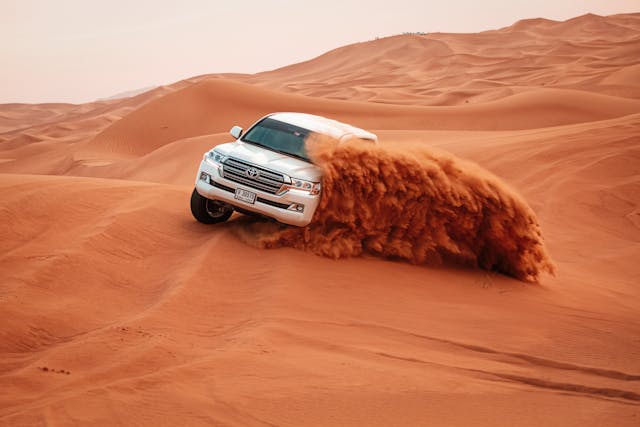 Read more about the article Discovering Dubai’s Arabian Desert  Safari and Beyond